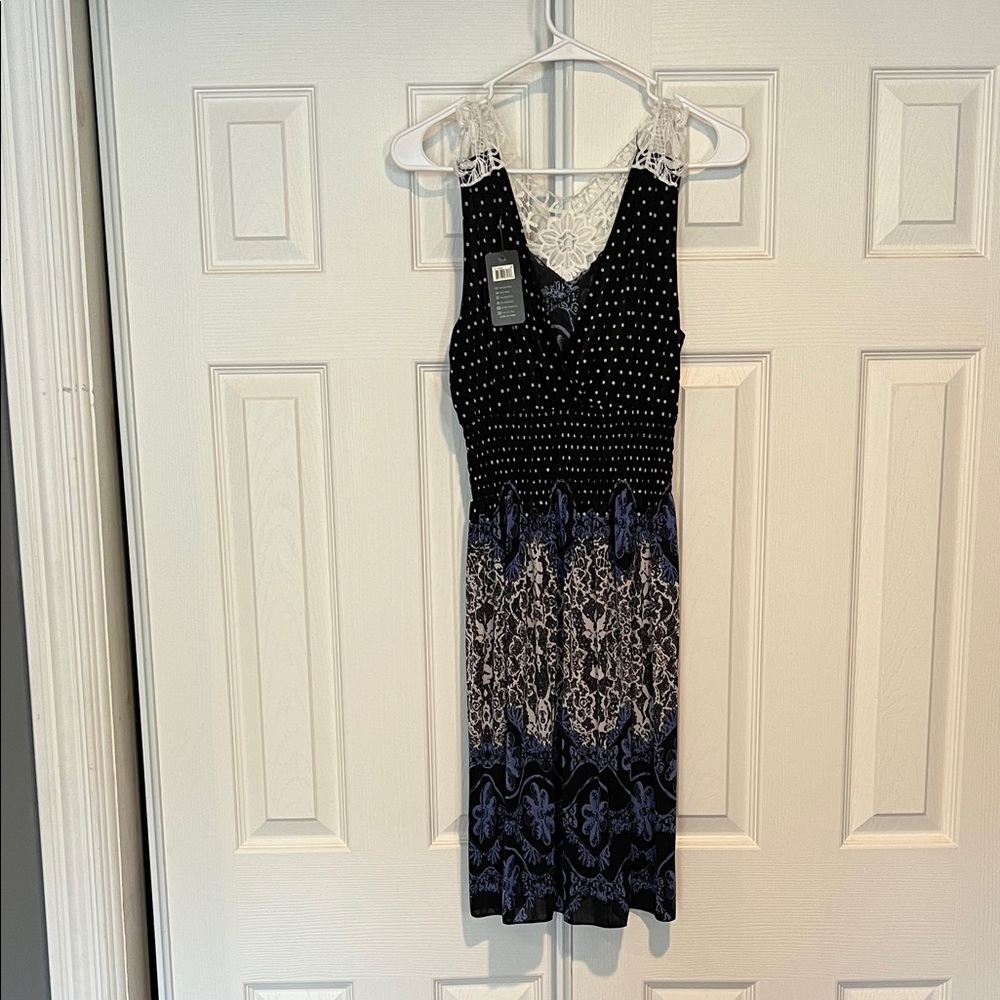 NEW WITH TAG! Chic Black and Blue Lace Midi Dress lot5591